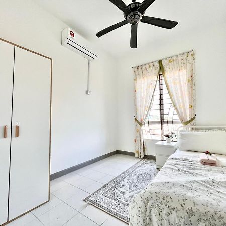 Tropika Homestay Bangi With 3 Bedrooms Kajang Exteriér fotografie