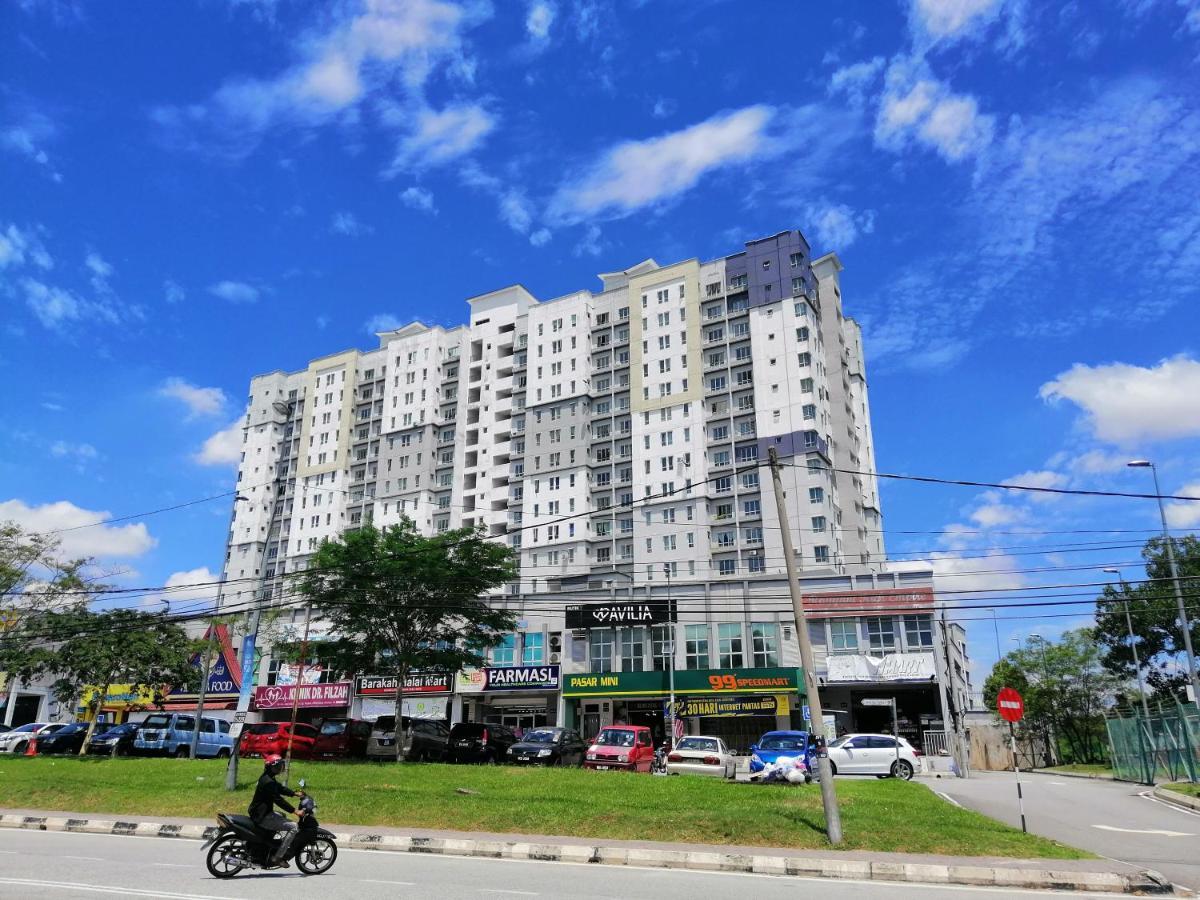 Tropika Homestay Bangi With 3 Bedrooms Kajang Exteriér fotografie