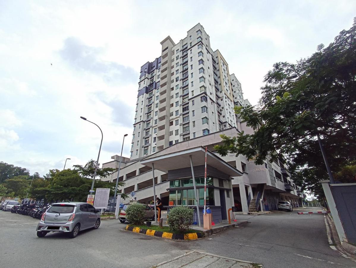 Tropika Homestay Bangi With 3 Bedrooms Kajang Exteriér fotografie