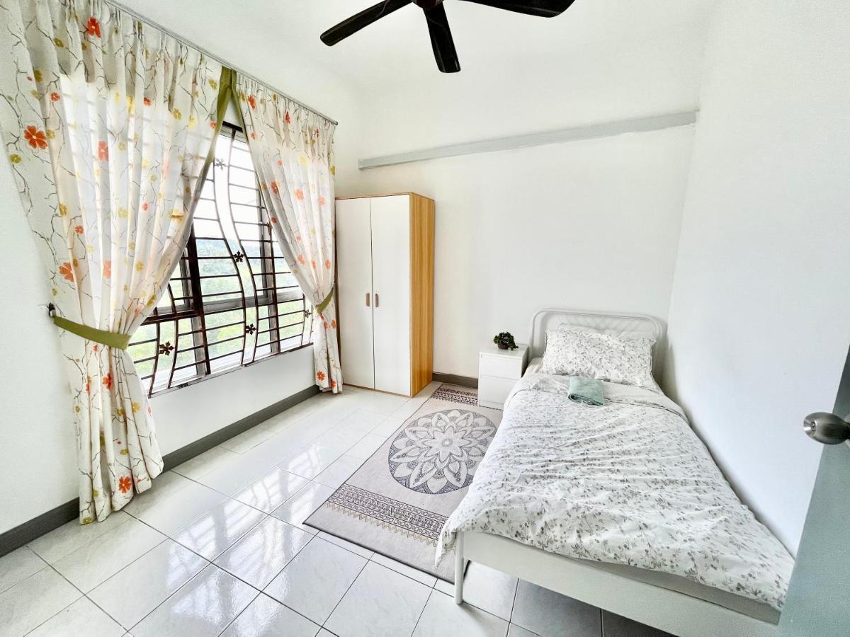 Tropika Homestay Bangi With 3 Bedrooms Kajang Exteriér fotografie