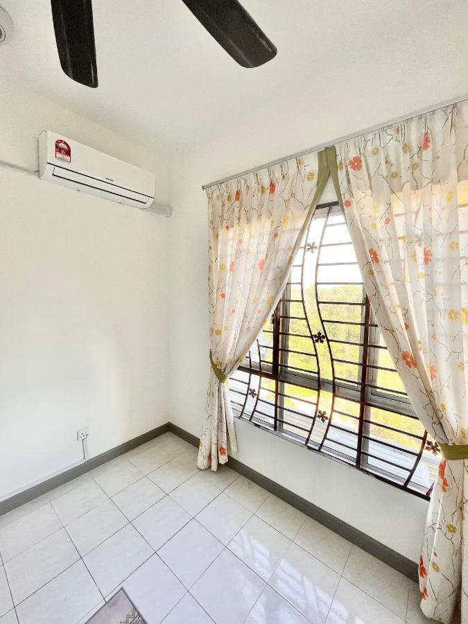 Tropika Homestay Bangi With 3 Bedrooms Kajang Exteriér fotografie