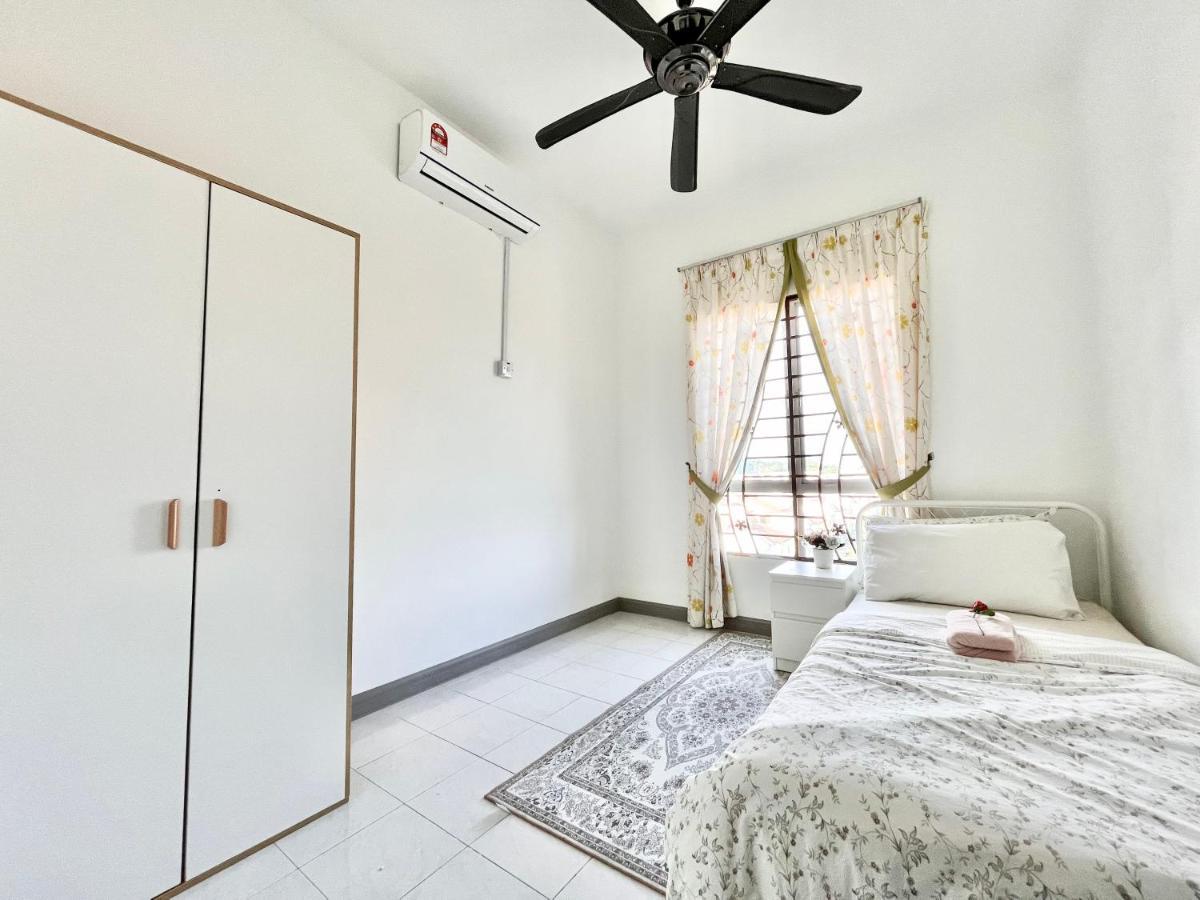 Tropika Homestay Bangi With 3 Bedrooms Kajang Exteriér fotografie